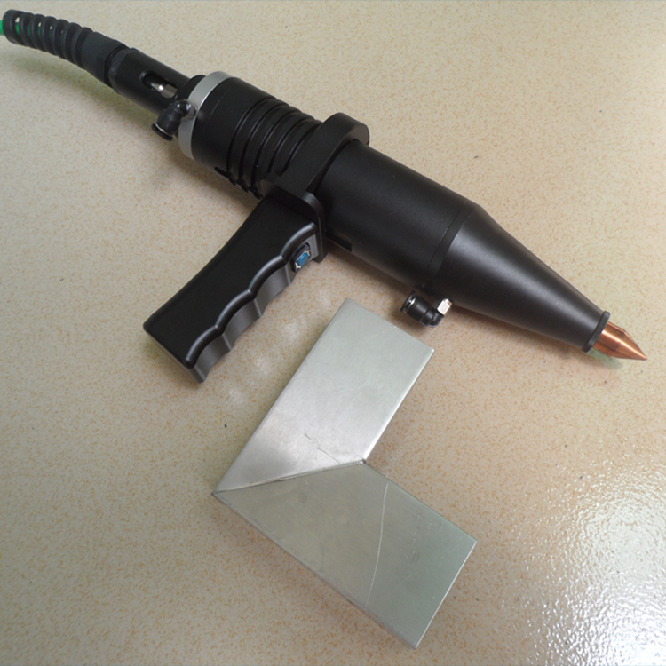 手持式(shi)光纖激光焊接機(jī)
